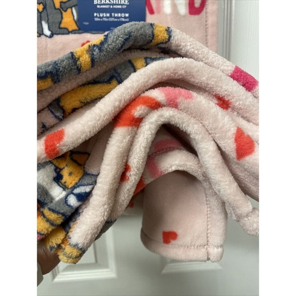 BE KIND Dogs Throw Blanket NWT 50x70” Life Is Good Pink Pet Rescue Adoption NEW - Picture 6 of 6